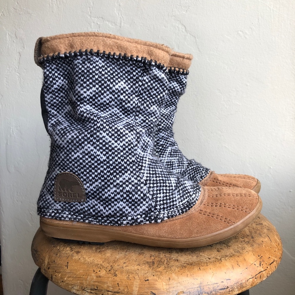 Sorel Knit Pattern Boots